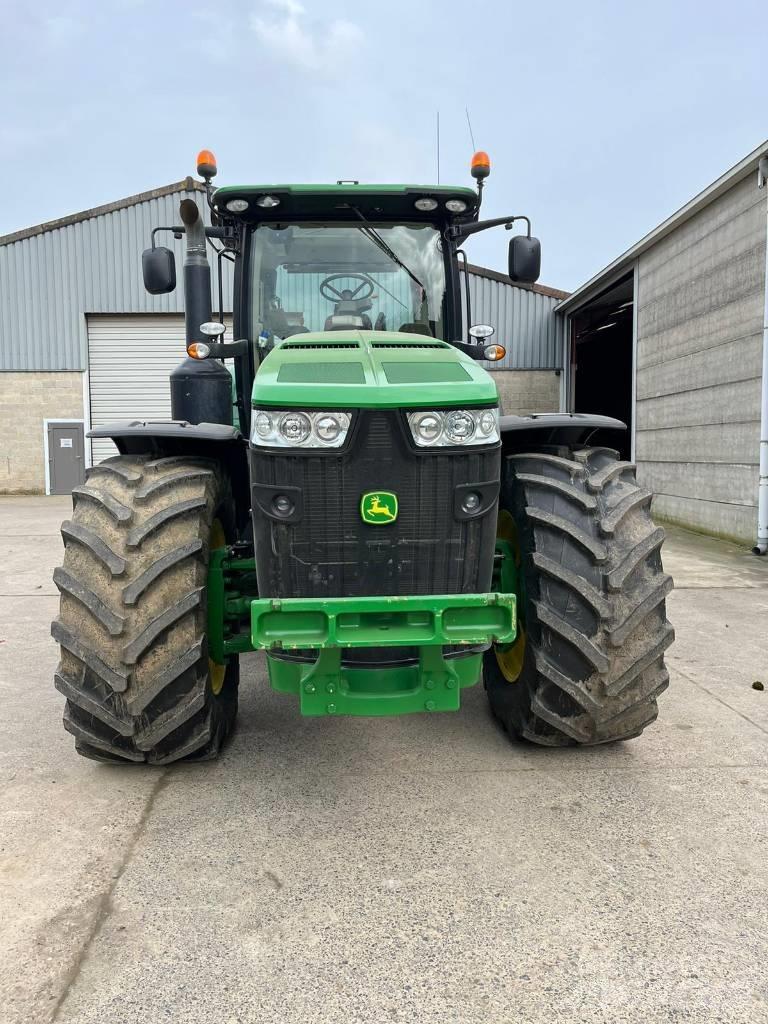 John Deere 8270 R Traktoriai