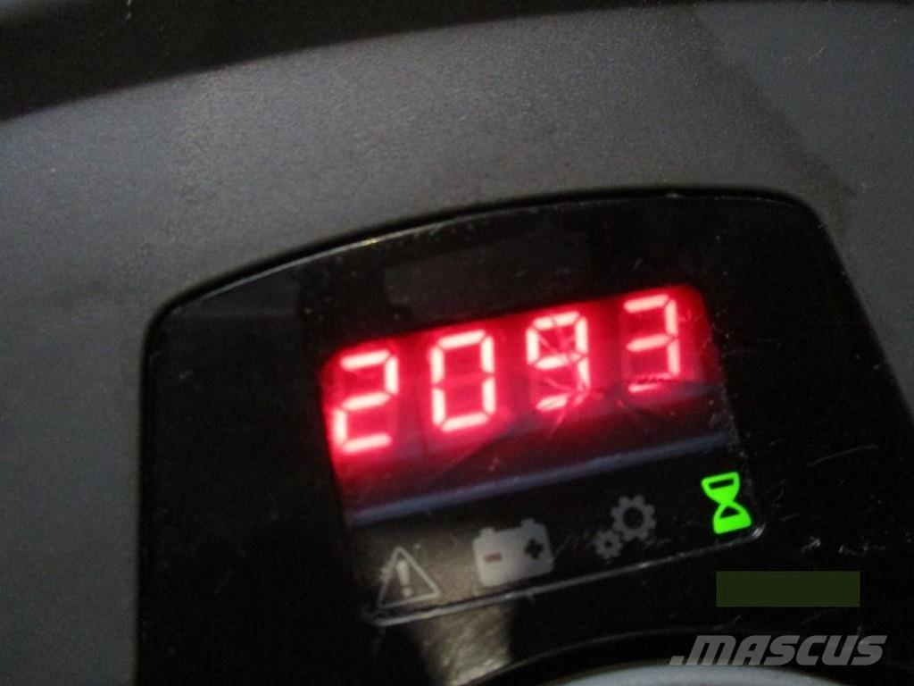 Toyota LPE200 Žemų aukščių keltuvai su platforma