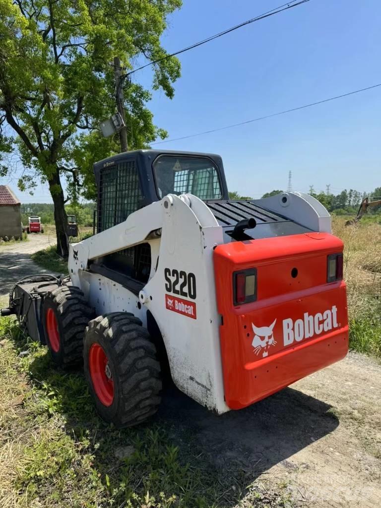 Bobcat S 220 Krautuvai su šoniniu pasukimu
