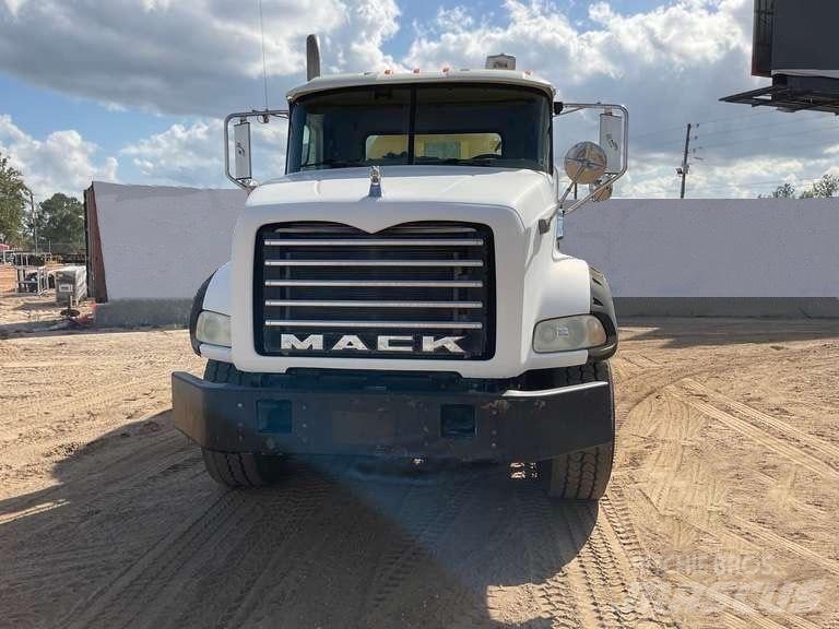 Mack CTP 713 B Kita