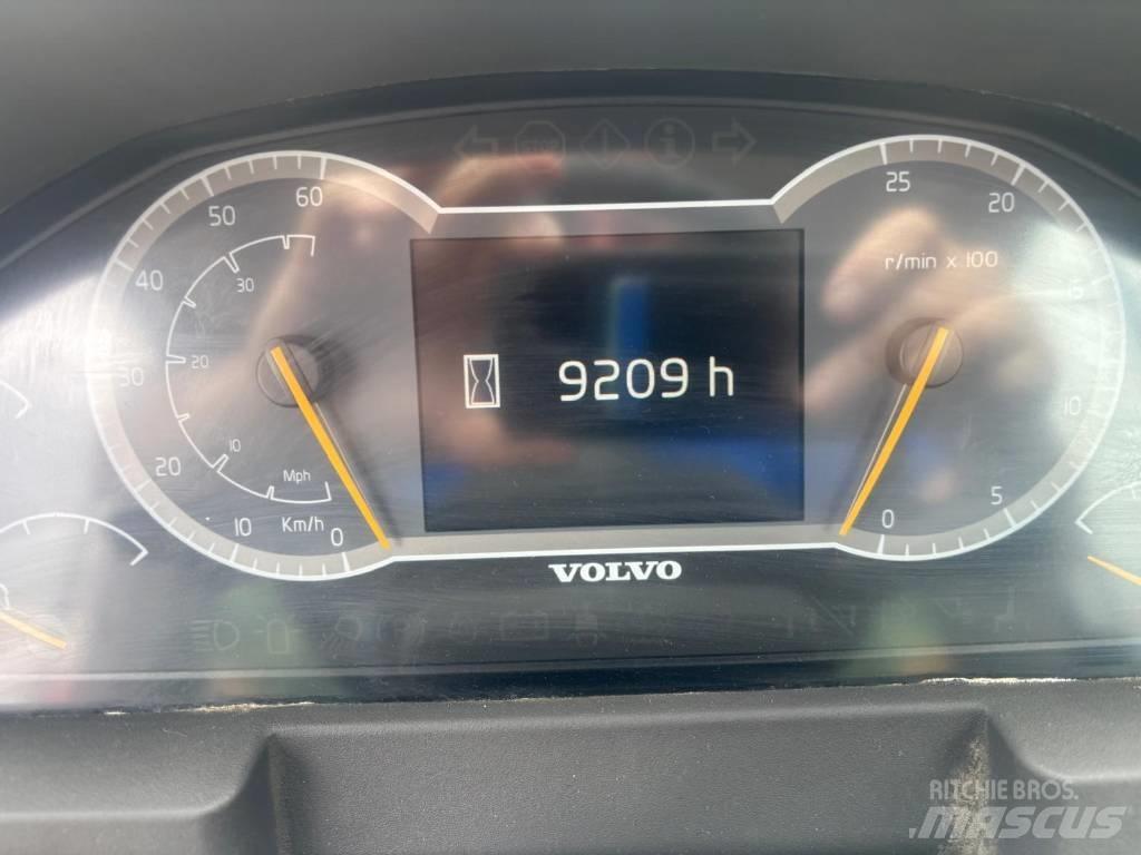 Volvo L 260 H Naudoti ratiniai krautuvai