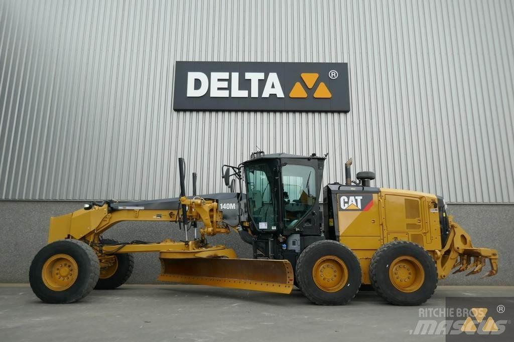CAT 140M3 Greideriai