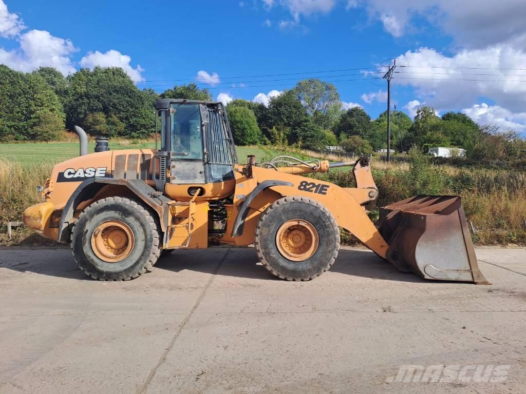 CASE 821 E XR Naudoti ratiniai krautuvai