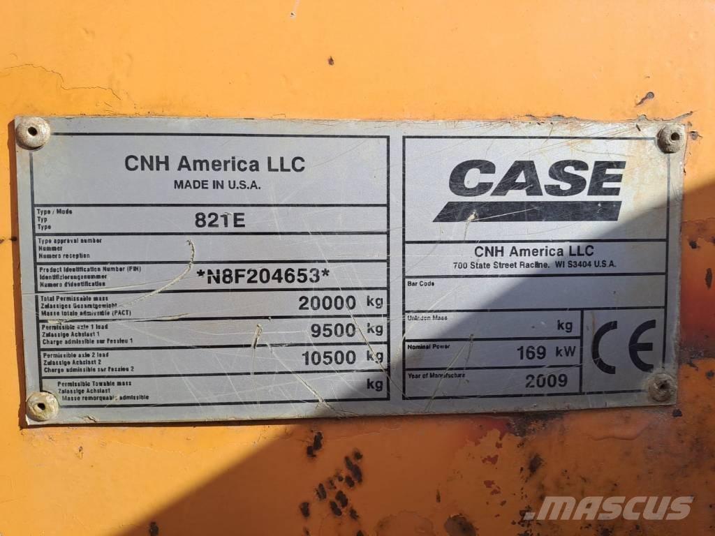 CASE 821 E XR Naudoti ratiniai krautuvai