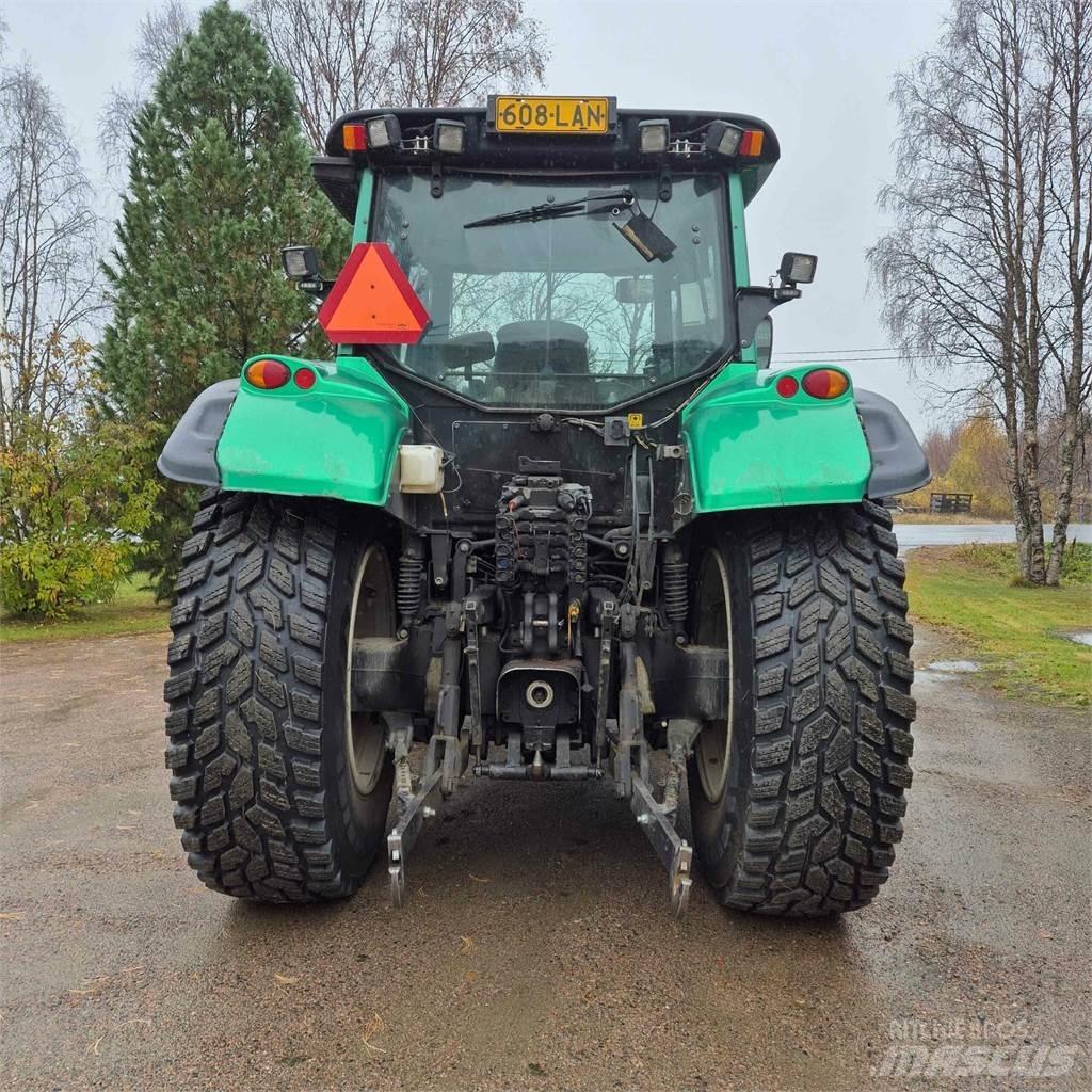 Valtra T182 Versu Traktoriai