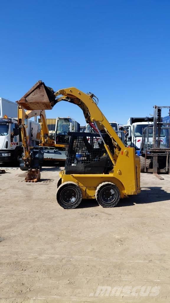 CAT 216 B Mini krautuvai