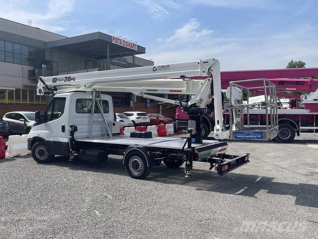 Cela DT 28 FE Kiti keltuvai ir platformos