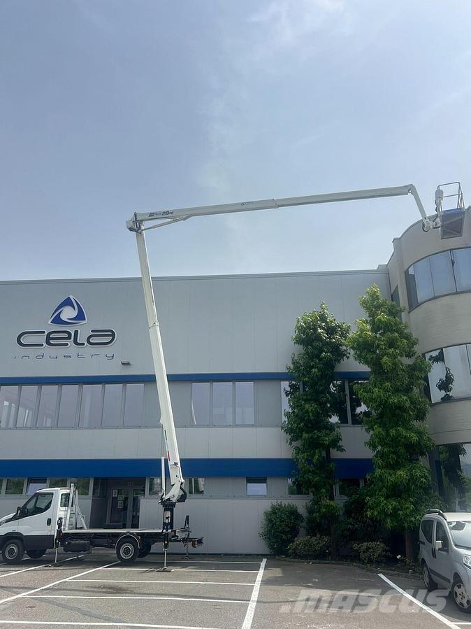 Cela DT 28 FE Kiti keltuvai ir platformos