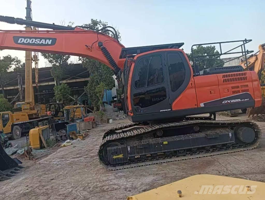 Doosan DX 225 Naudoti ratiniai krautuvai