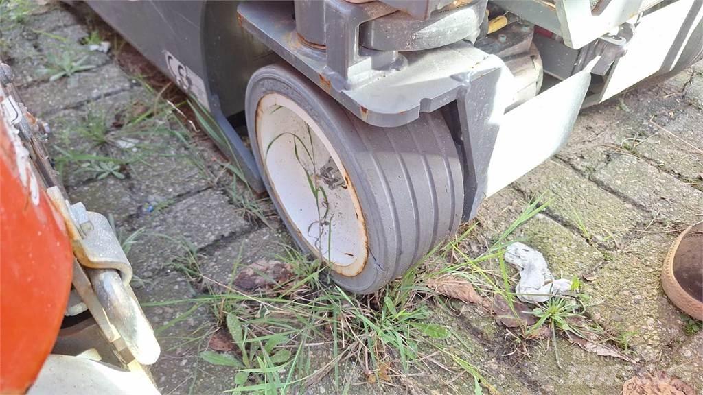 SkyJack SJ12 Kiti keltuvai ir platformos