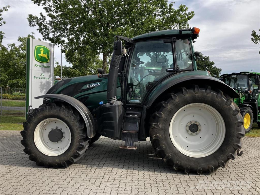 Valtra T174 Versu Traktoriai