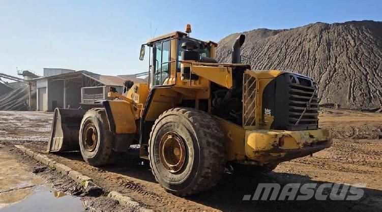 Volvo L 220 F Naudoti ratiniai krautuvai