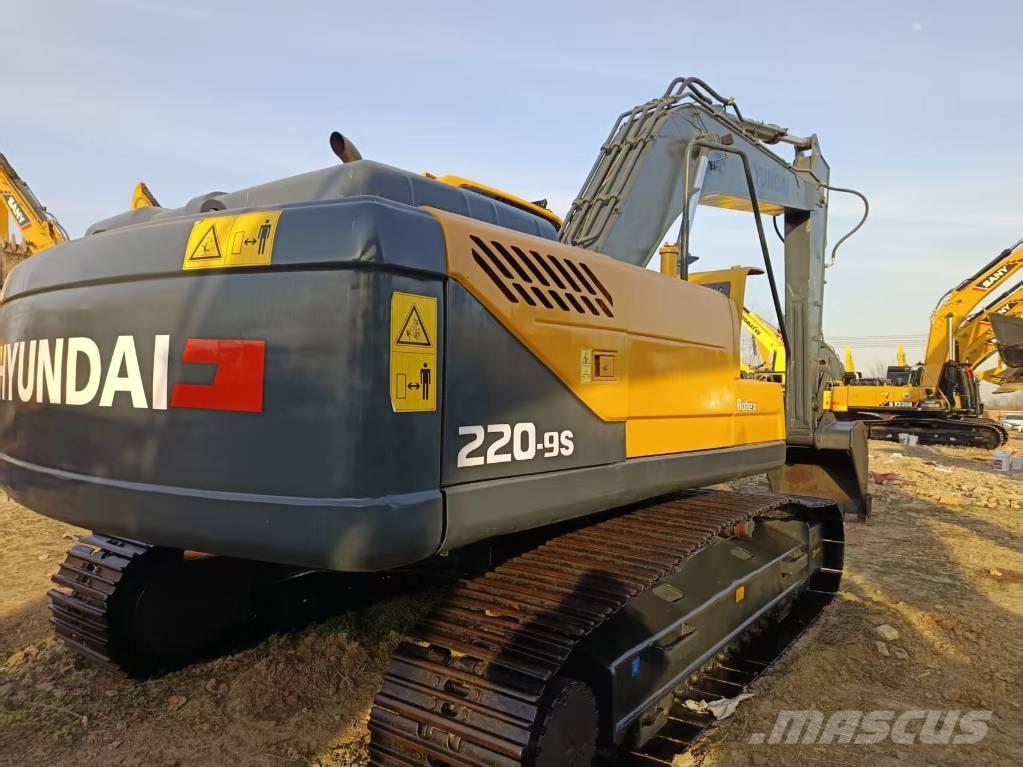 Hyundai 220-9s Vikšriniai ekskavatoriai