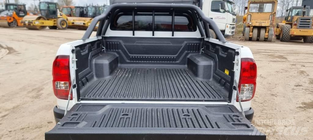 Toyota Hilux Pikapai / Bortiniai sunkvežimiai