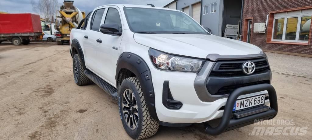 Toyota Hilux Pikapai / Bortiniai sunkvežimiai