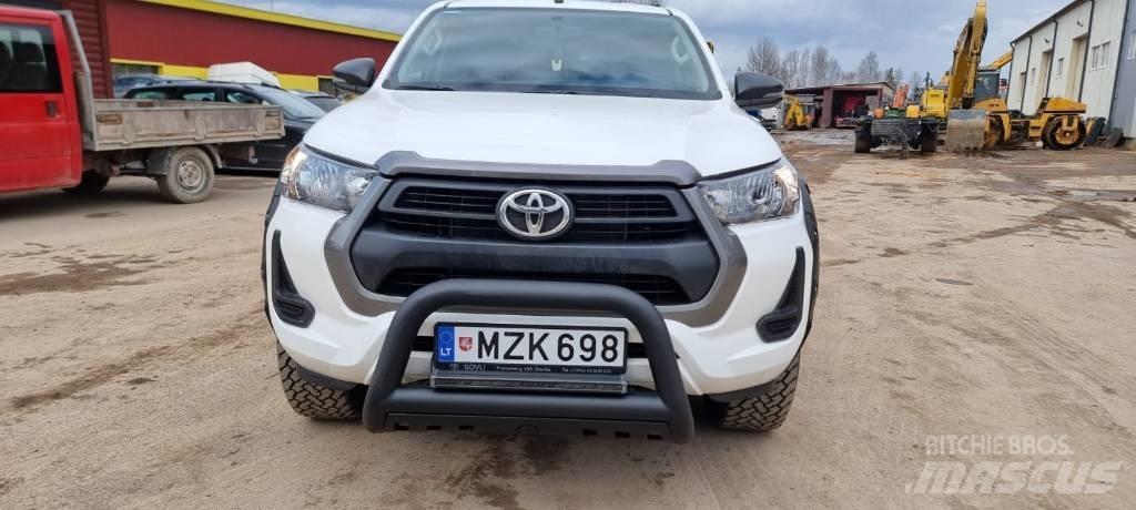 Toyota Hilux Pikapai / Bortiniai sunkvežimiai