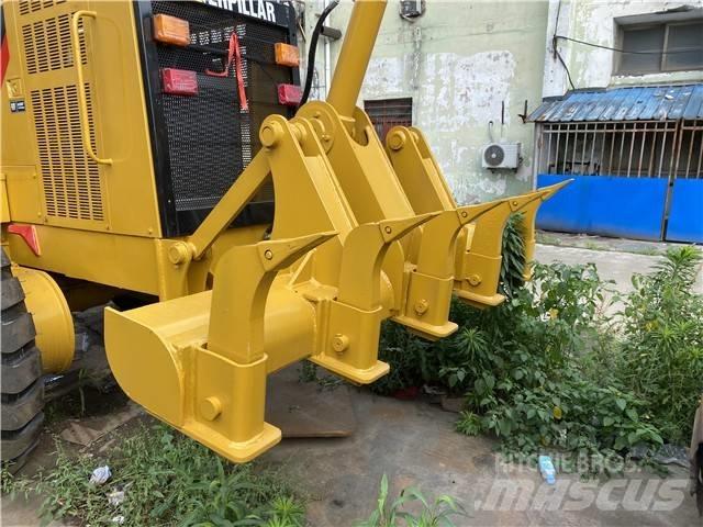 CAT 140 H Greideriai