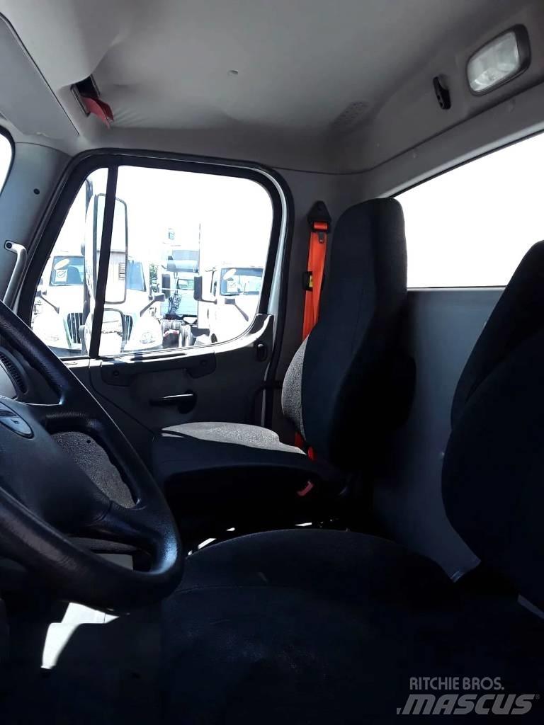Freightliner M2 Gėrimų tiekimo sunkvežimiai