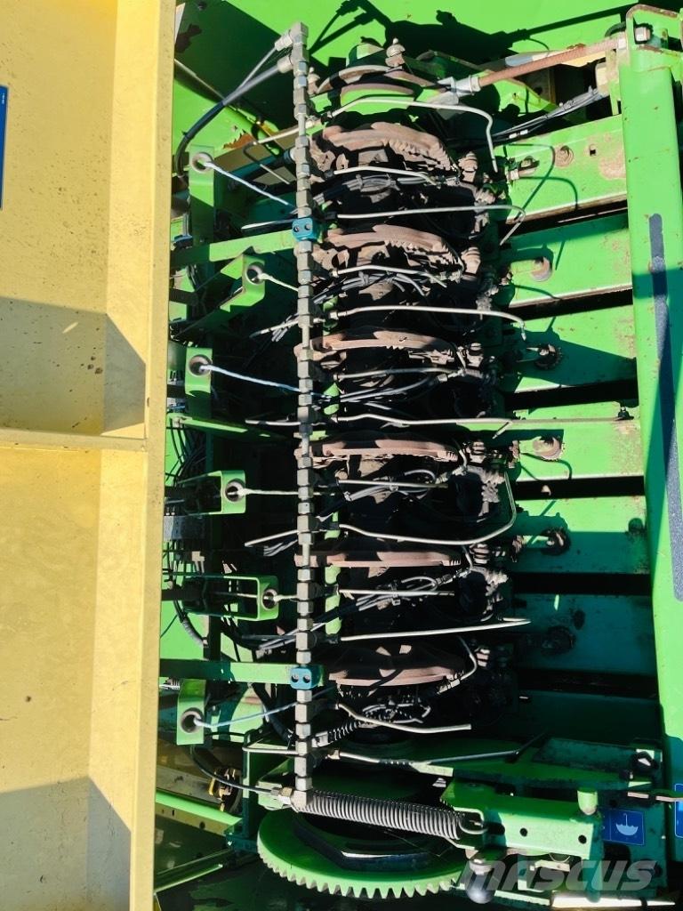Krone Big Pack 12130 Stačiakampių ryšulių presai