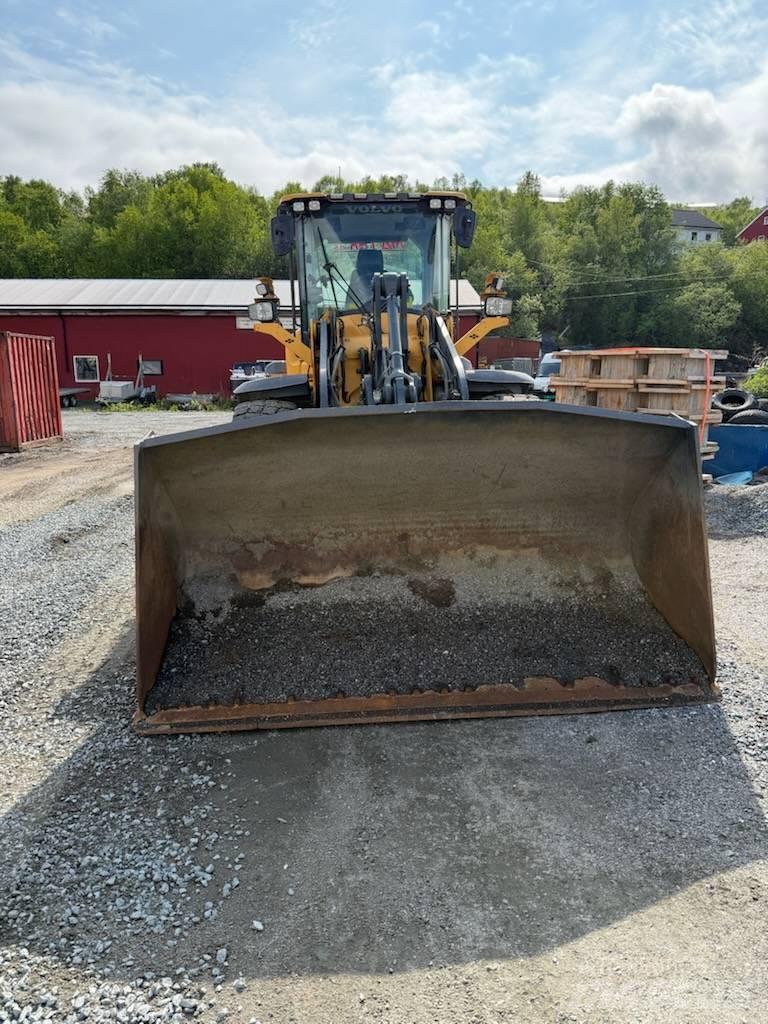 Volvo L 70 H Naudoti ratiniai krautuvai
