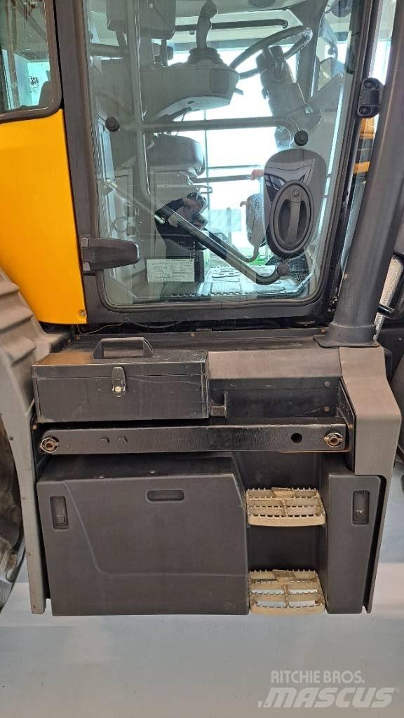 JCB Fastrac 4220 Traktoriai