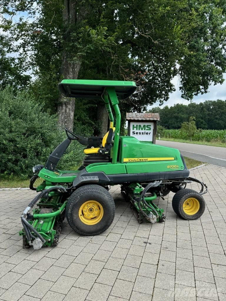 John Deere 8700 A Savaeigės žoliapjovės