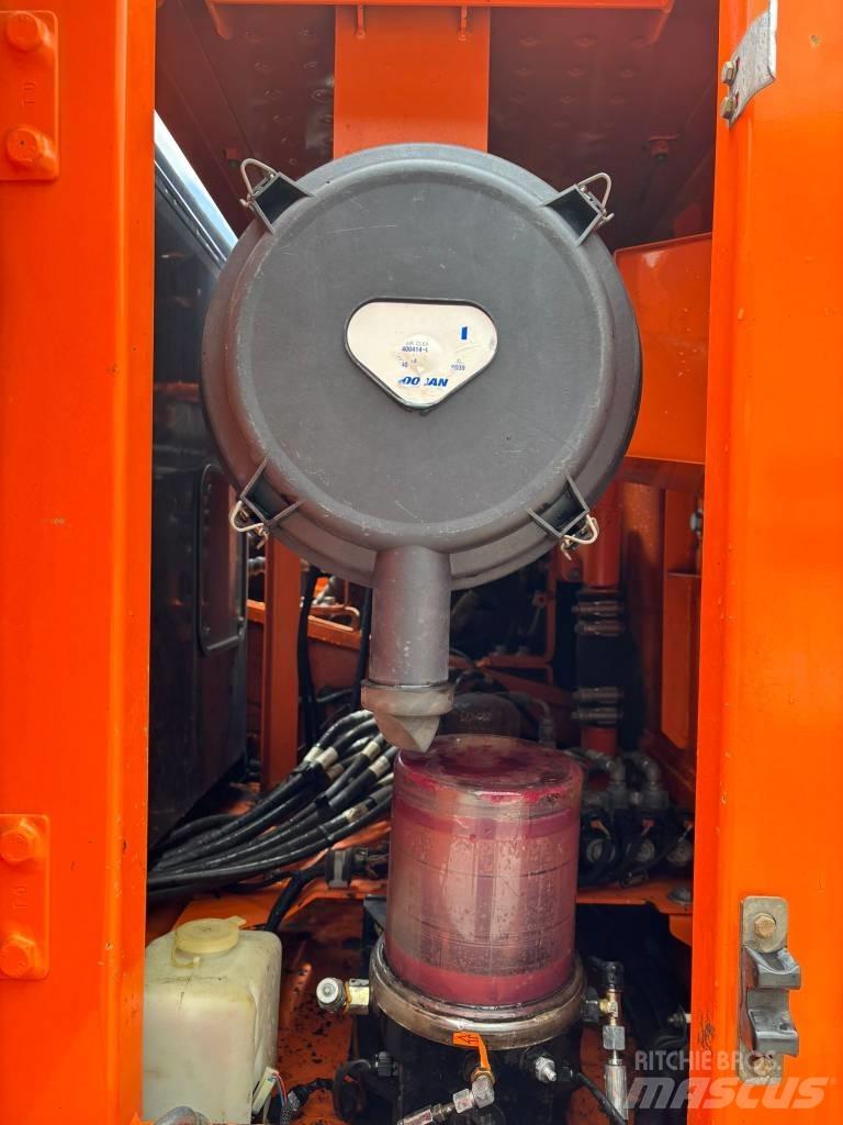 Doosan DX 225 LC-3 Vikšriniai ekskavatoriai
