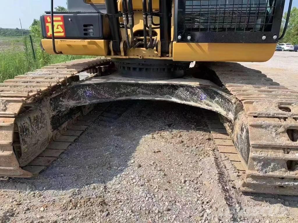 CAT 323 D Vikšriniai ekskavatoriai