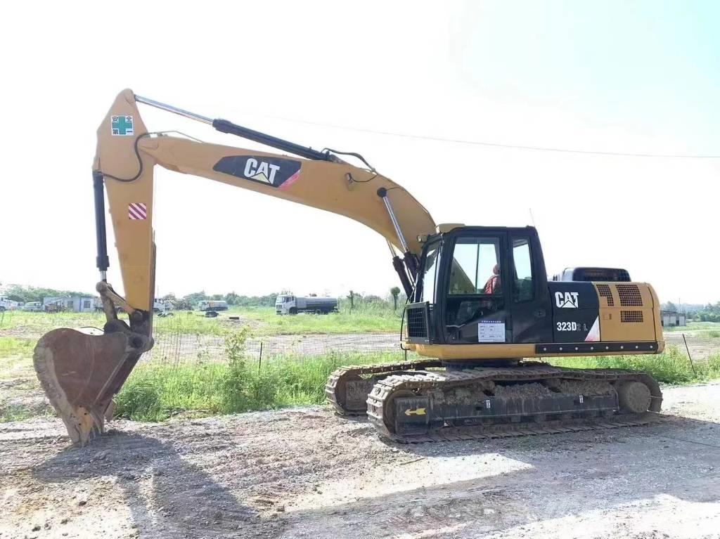 CAT 323 D Vikšriniai ekskavatoriai