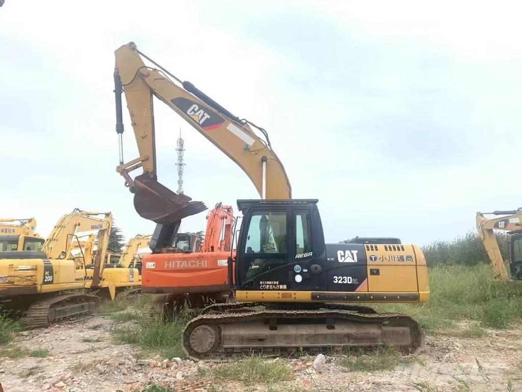 CAT 323 D Vikšriniai ekskavatoriai