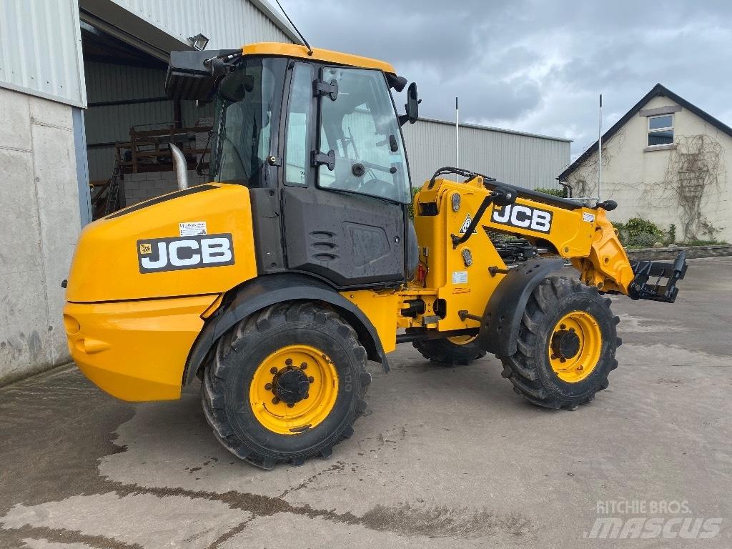 JCB TM 220 Teleskopiniai krautuvai žemės ūkiui
