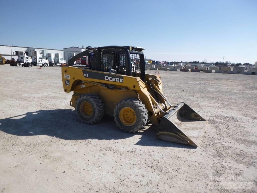 John Deere 325 Krautuvai su šoniniu pasukimu