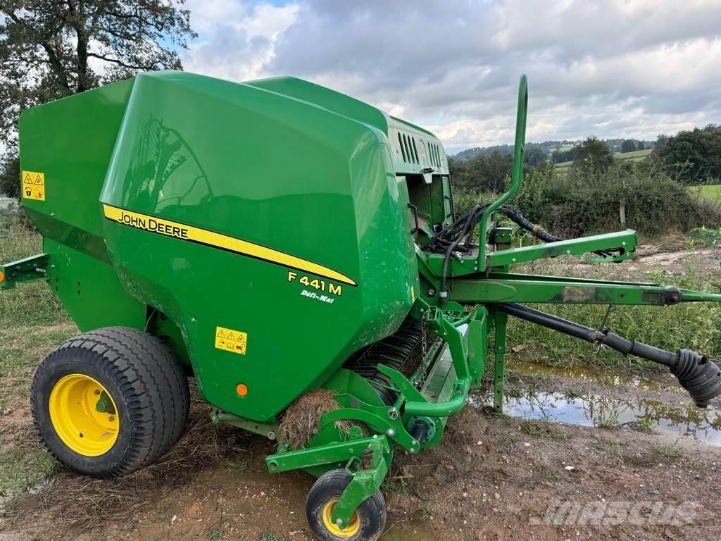 John Deere F441M Ritinių presai