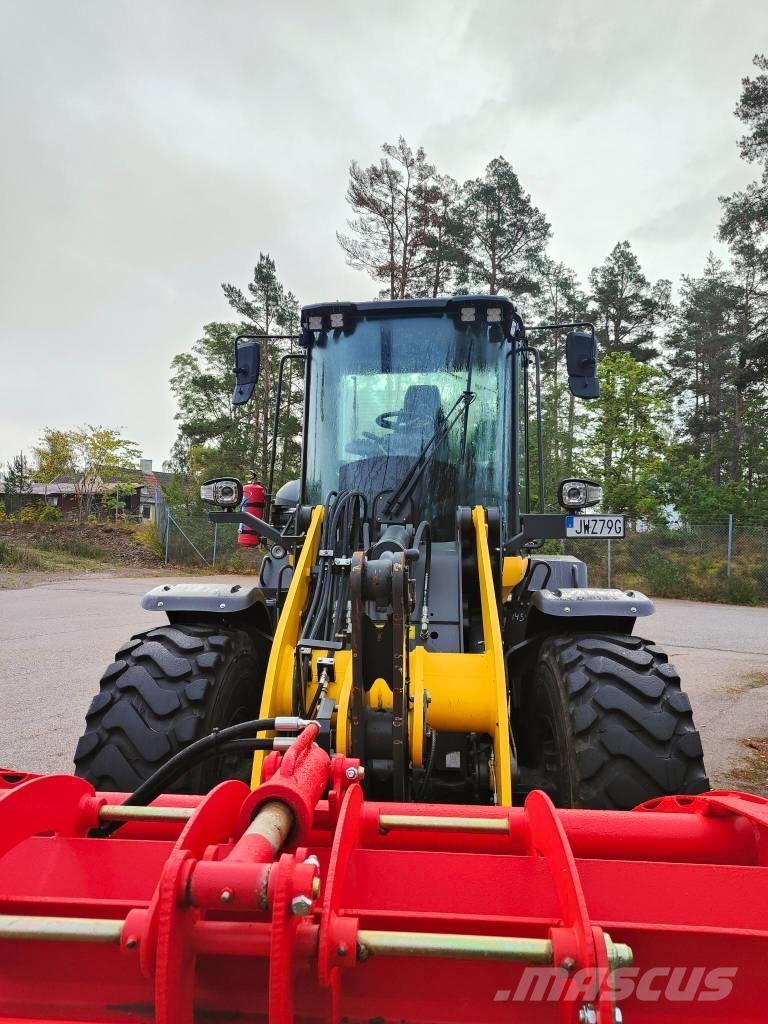 New Holland W 110 D Naudoti ratiniai krautuvai