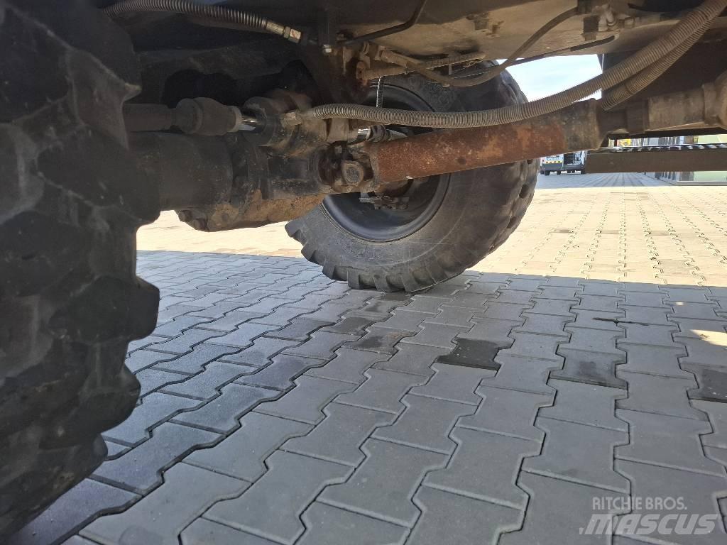 Komatsu PW 148-11 Ratiniai ekskavatoriai