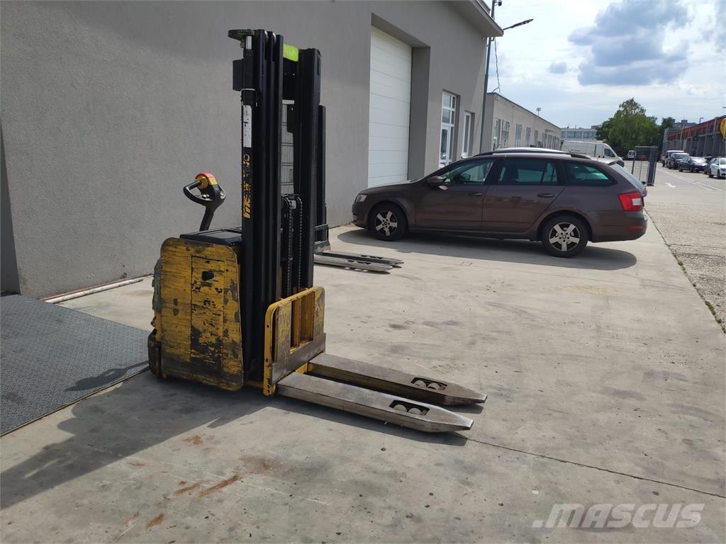 Yale MS16 AC Savaeigiai rietuvai