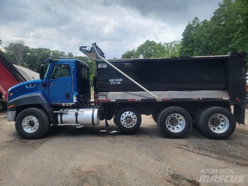 CAT CT 660 Savivarčių priekabų vilkikai