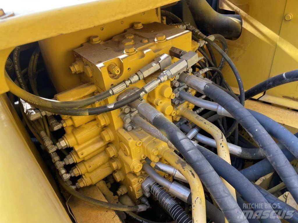 Komatsu PC 220-7 Vikšriniai ekskavatoriai