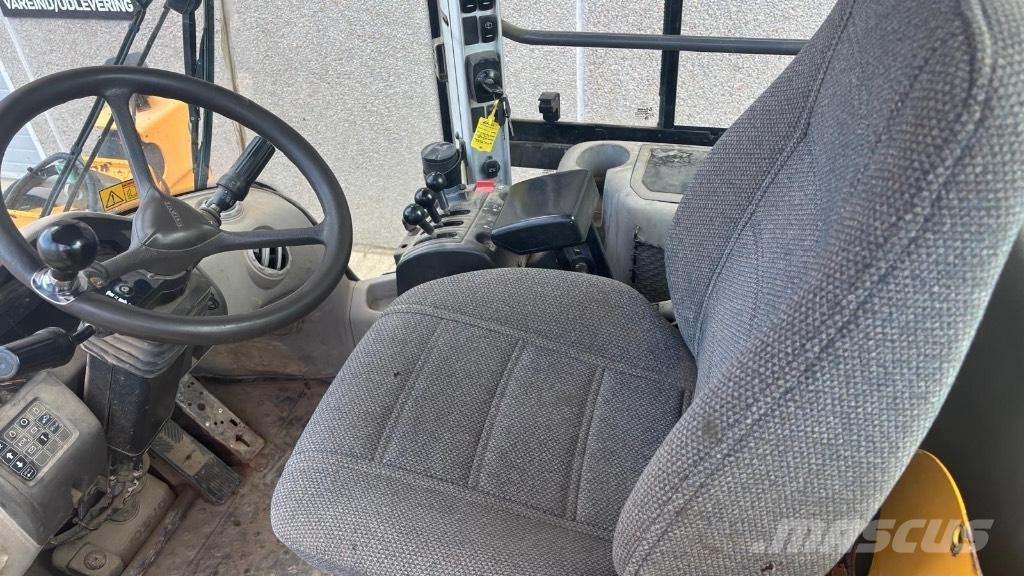 Volvo L 70F Naudoti ratiniai krautuvai