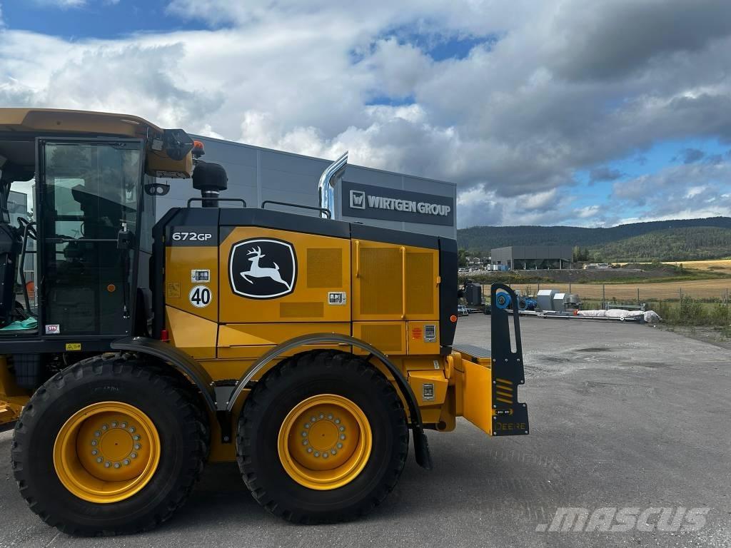 John Deere 672 GP Greideriai
