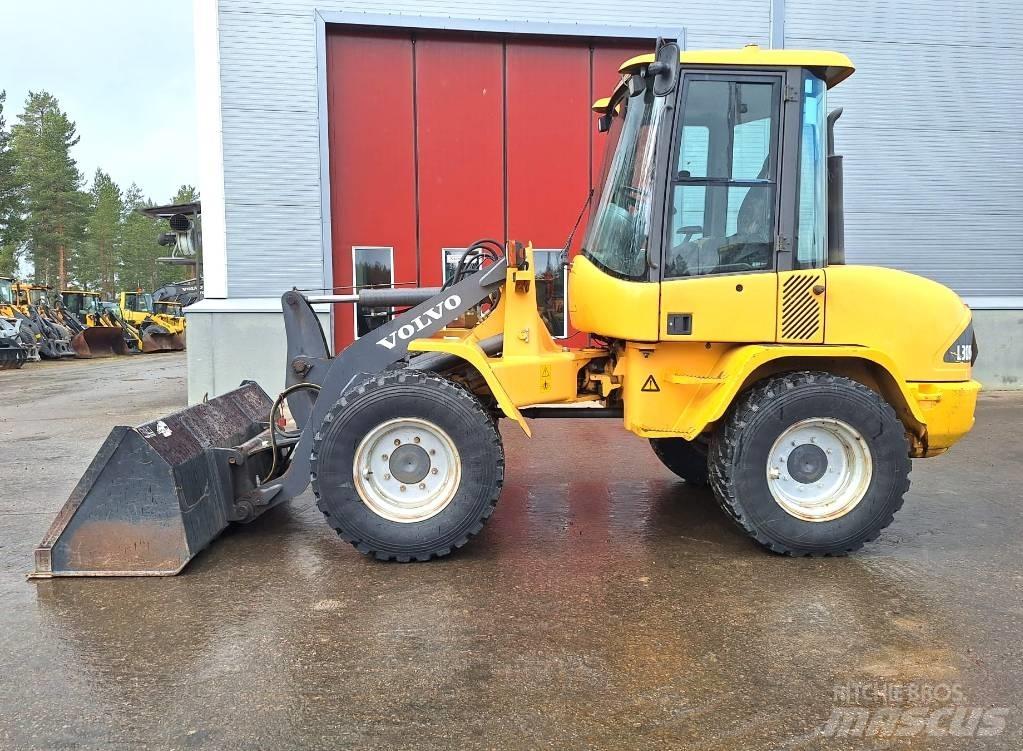Volvo L30B AURALLA Naudoti ratiniai krautuvai