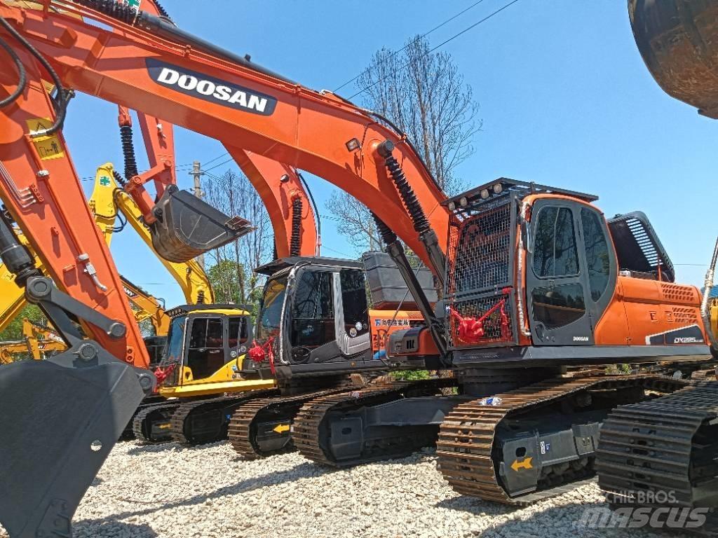 Doosan DX 225 Vikšriniai ekskavatoriai