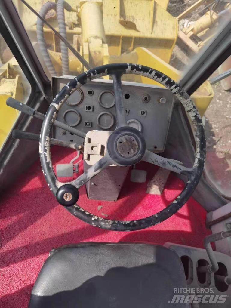 Komatsu WA 300 Naudoti ratiniai krautuvai
