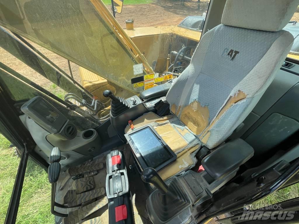 CAT 320 D L Vikšriniai ekskavatoriai