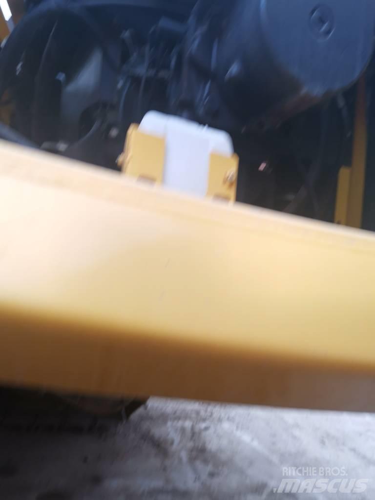Komatsu PC 450-8 Vikšriniai ekskavatoriai