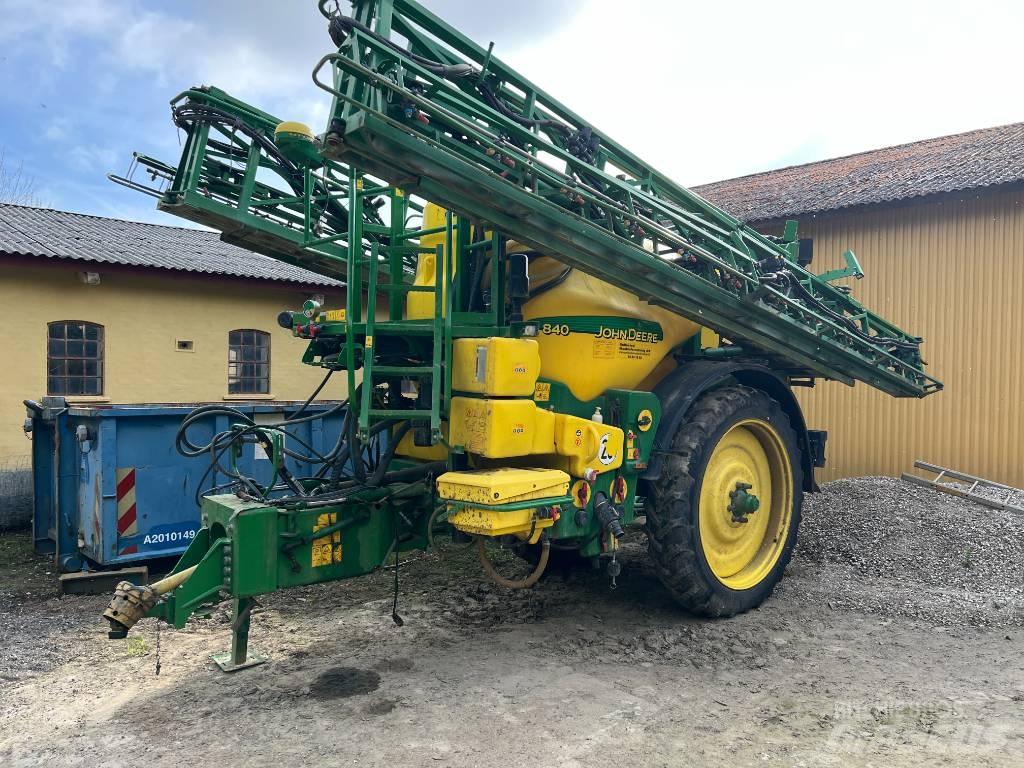 John Deere 840 Prikabinami purkštuvai