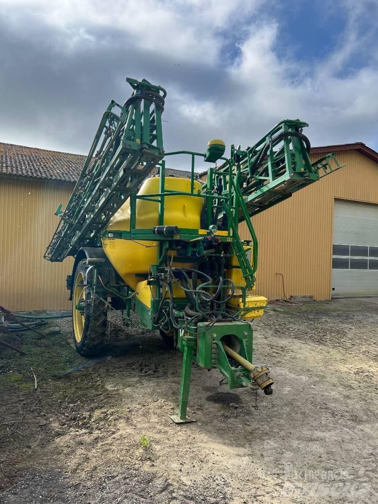 John Deere 840 Prikabinami purkštuvai