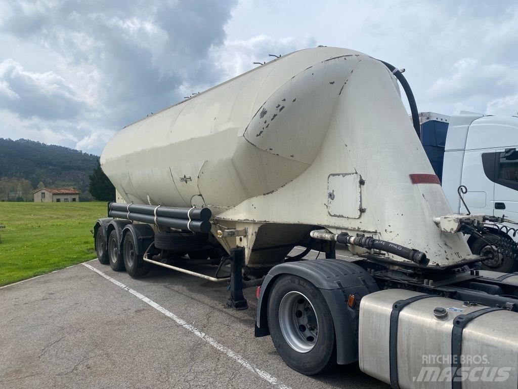 Spitzer SF2439PI Cisternos puspriekabės