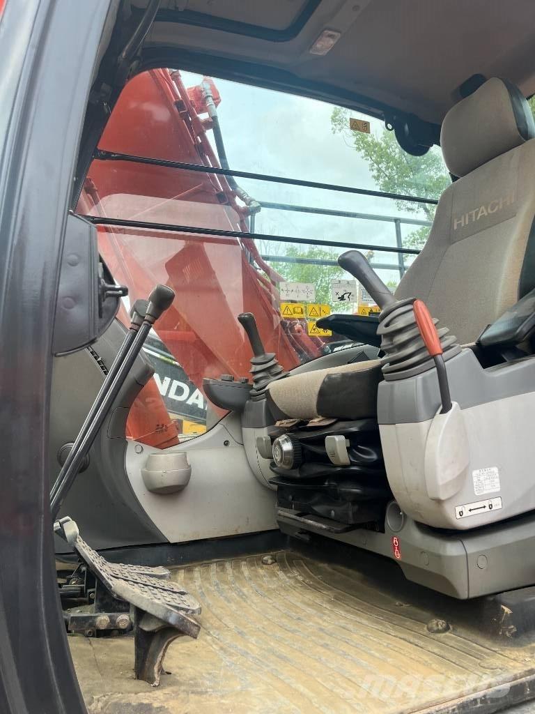 Hitachi 130 Vikšriniai ekskavatoriai