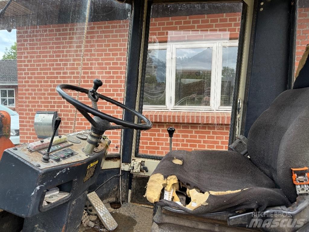 Schaeff SKL 821 Naudoti ratiniai krautuvai
